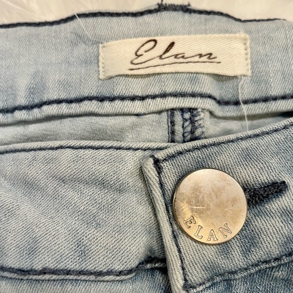 Elan | Light Wash Frayed Hem Distressed Jeans JES2093 | Size Medium - Picture 8 of 13